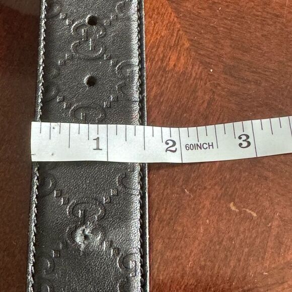 Gucci Black Leather Belt with Gold Logo Buckle - Picture 5 of 6